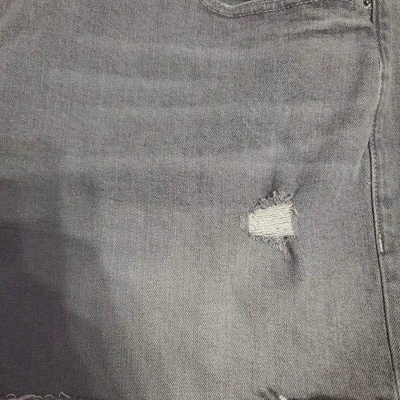 NWOT Old Navy Women's High Rise O.G. Straight Distressed Denim Shorts 26 Plus - Picture 7 of 7